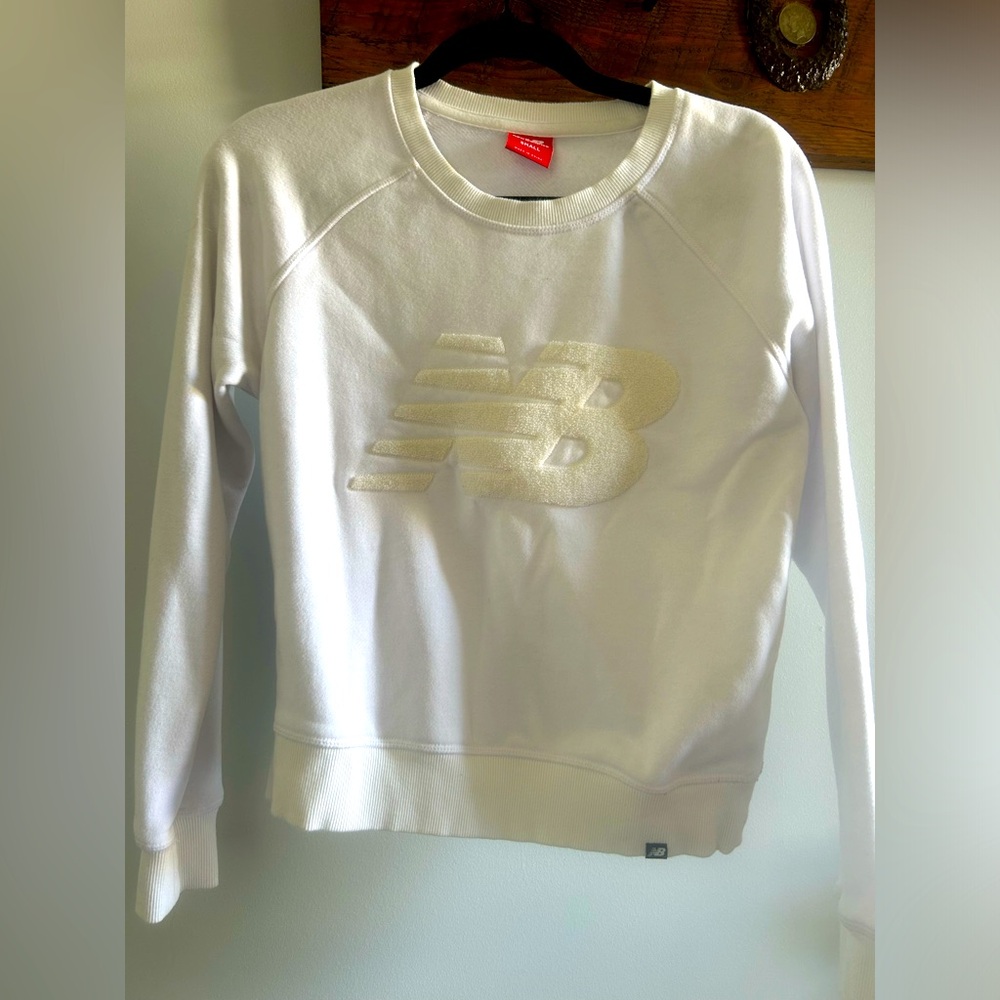 Women’s small, new balance crop top sweatshirt